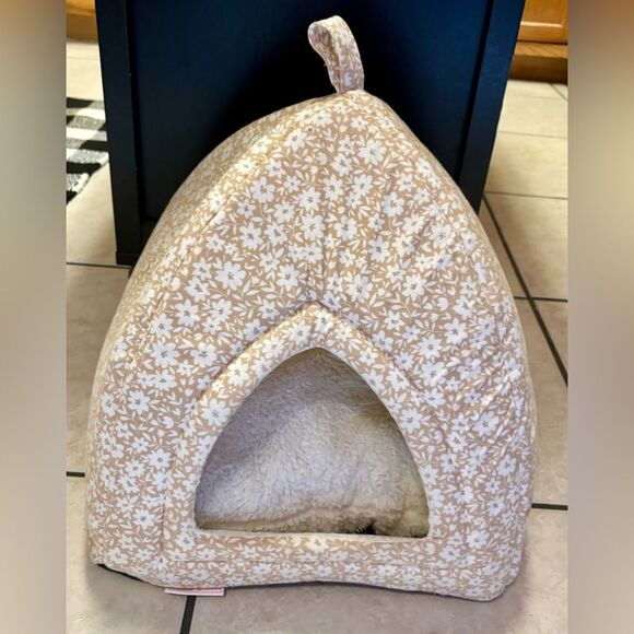 Baker & Jane Tent Cat Bed - Picture 1 of 3